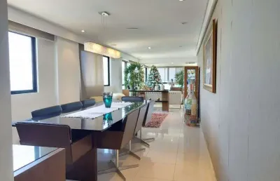 Apartamento para venda tem 270 metros quadrados com 4 quartos