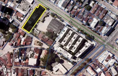 Terreno com 1.400m2, com imóveis desembaraçados, livre para construir, com localização estratégica.