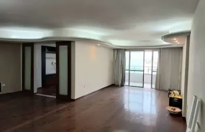 Apartamento para aluguel e venda possui 200 metros quadrados com 4 quartos