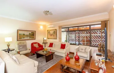 Casa com 3 quartos à venda na Rua Santa Zoé, Alto da Boa Vista, São Paulo