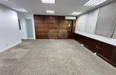 Sala comercial para alugar na Rua Vieira de Morais, Campo Belo, São Paulo