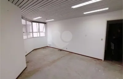 Sala comercial à venda na Rua Barão de Jaguara, Cambuí, Campinas