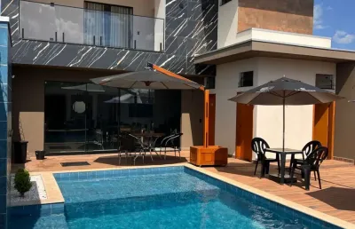 Lindo sobrado de alto padrão mobiliado com 2 suítes área de lazer completa com piscina