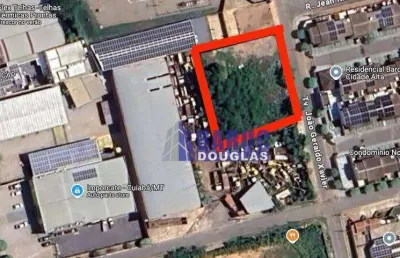 Vende-se 04 lotes juntos que totalizam 1.386m2, o quadra fechado tem 42metros de frente para o asfalto e 33 metros de fundos. terrenos documentados.