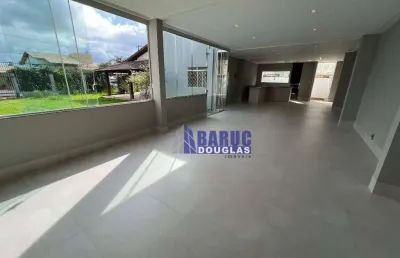 Casa térrea com 3 quartos s/ 2 suítes e uma delas com closet, sala de estar, copa, banheiro social, ampla cozinha e um belo gourmet bairro bom clima.