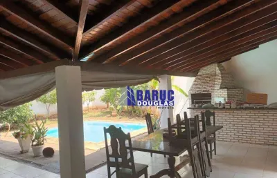 Vende-se casa térrea com 4 suítes + escritório com acesso independente da casa,  escritório com 3 salas, localizada no bairro boa esperança.