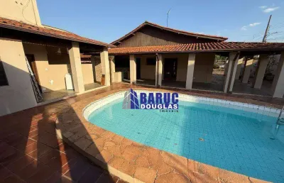Vende-se ampla casa de esquina e térrea no bairro boa esperança residencial ou comercial 348m2 de área construída e 648m2 de terreno, oportunidade..