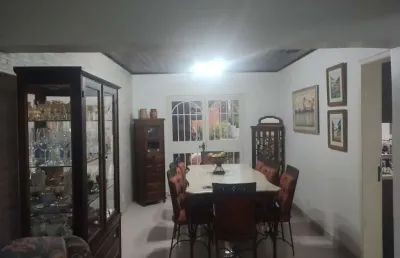 Casa com 4 quartos à venda na avenida guaíba, 4176, vila assunção, porto alegre, 350 m2 por r$ 1.300.000