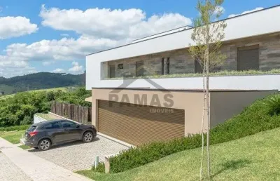 Casa luxuosa de esquina a venda em condominio fechado de alto padrao em vinhedo, area total de  822 m2 e ac 413m2