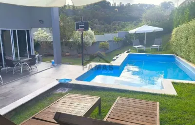 Para aqueles que procuram sofisticacao e requinte, convidamos voce a conhecer esta magnifica casa no condominio villagio di verona, em vinhedo. com 04 dormitorios, incluindo 02 suites, e uma deslumbra