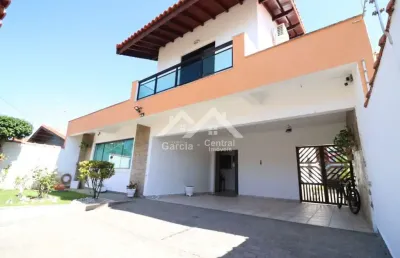 Casa com 4 quartos e piscina, localizada no stella maris em peruíbe