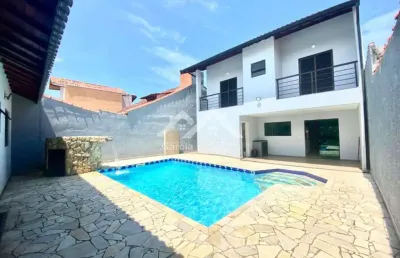 Sobrado com 4 quartos (3 suítes), área de lazer com churrasqueira e piscina em peruíbe