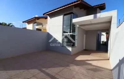 Casa a venda em peruíbe com 3 quartos e quintal com espaço para lazer