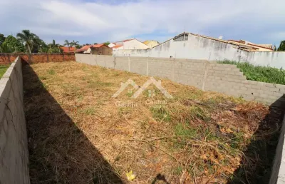 Terreno ao lado da praia com 350mt² com 10 metros de frente por 35 de fundos.