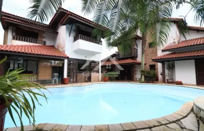 Casa em peruíbe com 5 quartos, sendo 1 suíte e área de lazer com piscina e churrasqueira