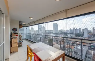 Com planta generosa e bem distribuída, ele oferece tudo que uma família precisa: 4 dormitórios, sendo 2 suítes, lavabo, uma sala espaçosa integrada à cozinha e uma varanda gourmet ampla, ideal para re
