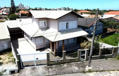 Casa com 5 quartos à venda na avenida santa catarina, 545, centro, imbituba, 226 m2 por r$ 1.019.000