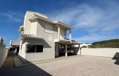 Casa com 4 quartos à venda na nereu ramos, 2356, centro, imbituba, 190 m2 por r$ 1.600.000