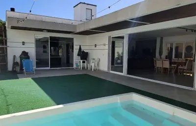 Casa com 3 quartos à venda na nereu ramos, 63, centro, imbituba, 216 m2 por r$ 1.500.000