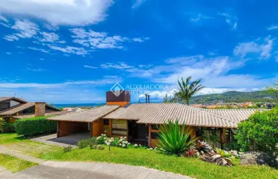 Casa com 5 quartos à venda na jovino piucco, 2001, morrinhos, garopaba, 302 m2 por r$ 2.900.000