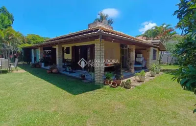 Casa com 3 quartos à venda na servidão das gérberas, 130, são joão do rio vermelho, florianópolis, 250 m2 por r$ 1.650.000