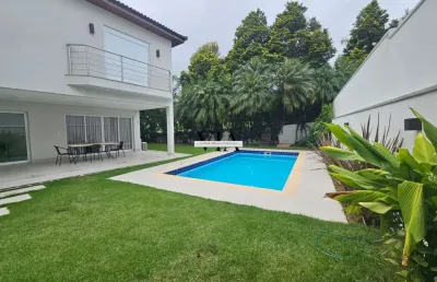 Casa moderna de esquina no condomínio residencial 11