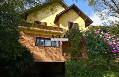 Casa no condomínio residencial 9 - 04 quartos, sendo 02 suítes!