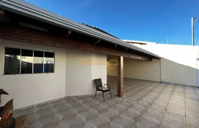 Casa com 3 quartos à venda no Santiago, Araguari 