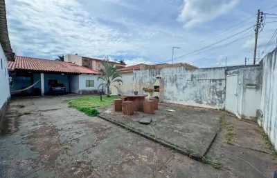 Casa com 3 quartos à venda no Jardim Regina, Araguari 