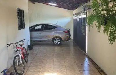 Casa com 3 quartos à venda na 1, 1, Centro, Araguari