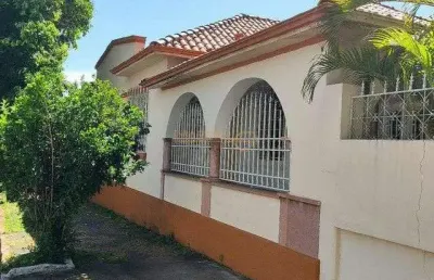 Casa com 3 quartos à venda no Centro, Araguari 
