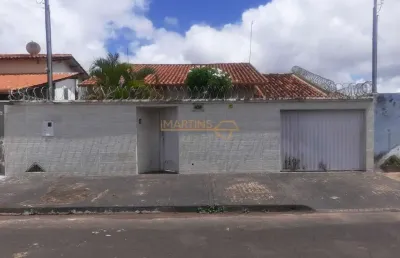 Casa com 3 quartos à venda no Santiago, Araguari 