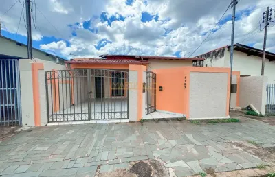 Casa com 4 quartos à venda na 1, Aeroporto, Araguari