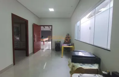 Casa com 3 quartos à venda no Conjunto Ouro Verde, Araguari 