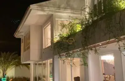 Casa com 4 quartos à venda no Centro, Araguari 