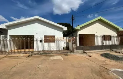Casa com 3 quartos à venda na Avenida Belchior De Godoy, 1, Goiás, Araguari