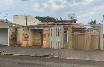 Casa com 2 quartos à venda na Praça Gaioso Neves, Industrial, Araguari