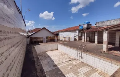 Casa com 3 quartos à venda no Centro, Araguari 