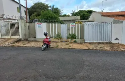 Casa com 3 quartos à venda no Centro, Araguari 
