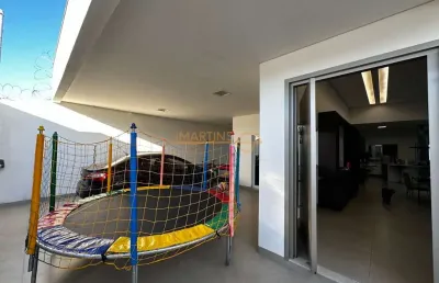 Casa com 3 quartos à venda no Santiago, Araguari 