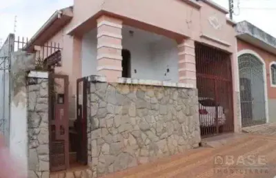 Casa com 3 quartos à venda no Centro, Araguari 