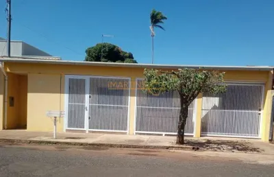 Casa com 3 quartos à venda no Jardim Regina, Araguari 