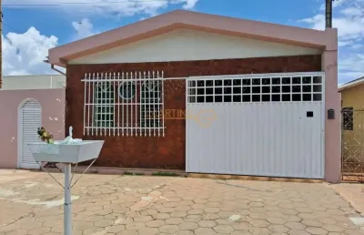 Casa com 3 quartos à venda na Praça Gaioso Neves, Centro, Araguari