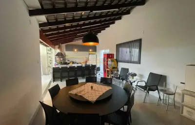 Casa com 5 quartos à venda no Centro, Araguari 
