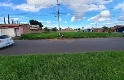 Terreno à venda na Praça Gaioso Neves, Brasília, Araguari