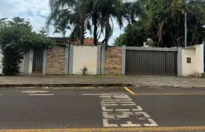 Casa com 4 quartos à venda na Praça Gaioso Neves, Paraíso, Araguari
