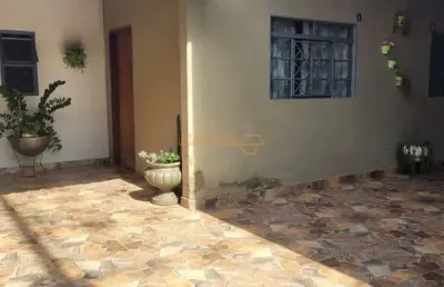 Casa com 4 quartos à venda na 1, 1, Santiago, Araguari