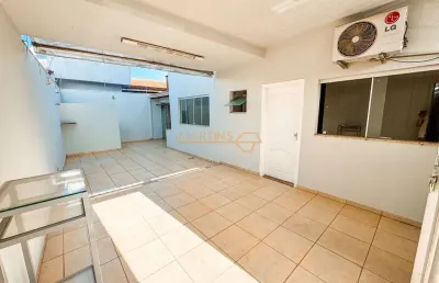 Casa com 3 quartos à venda no Centro, Araguari 