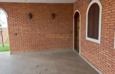 Casa com 4 quartos à venda no Jardim Regina, Araguari 