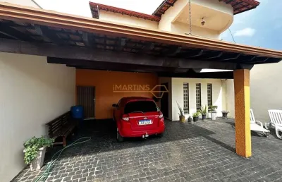 Casa com 3 quartos à venda na 1, 1, Industrial, Araguari